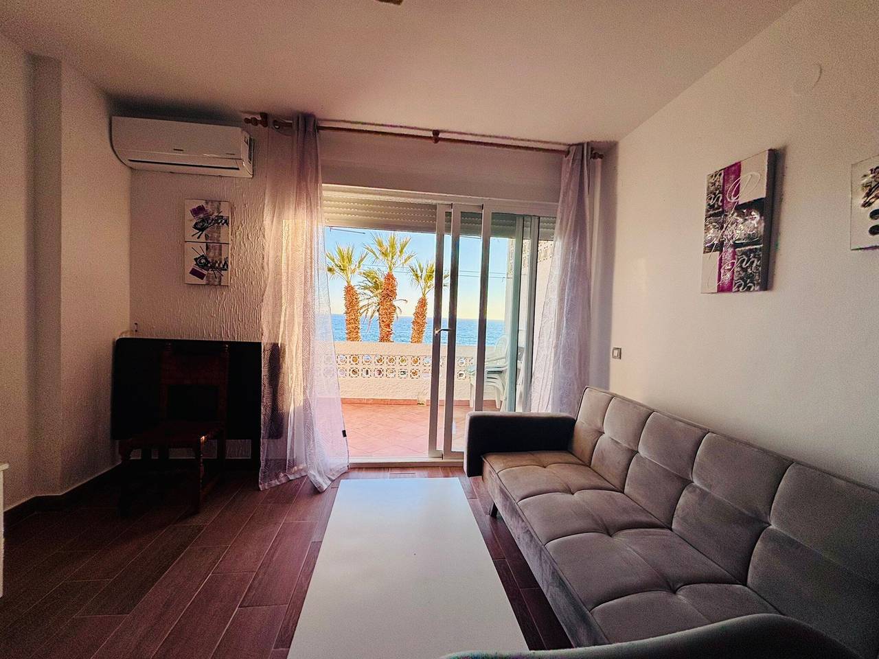Entire apartment, Apartamento en primera línea de playa in Los Pinos (Almunecar), Almuñecar