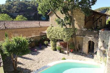 Gîte pour 5 personnes, avec jardin et terrasse à Fontaine-de-Vaucluse