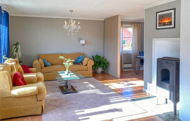 Ganze Ferienwohnung, Ferienwohnung für 4 Personen mit Garten in Ålesund