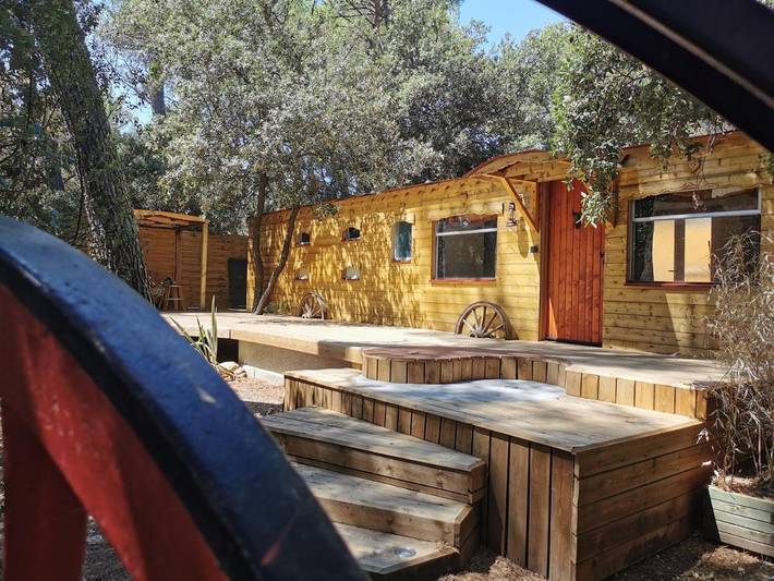 Chambre d’hôte pour 2 personnes, avec Jacuzzi et Terrasse ainsi que Jardin et Vue à Lambesc