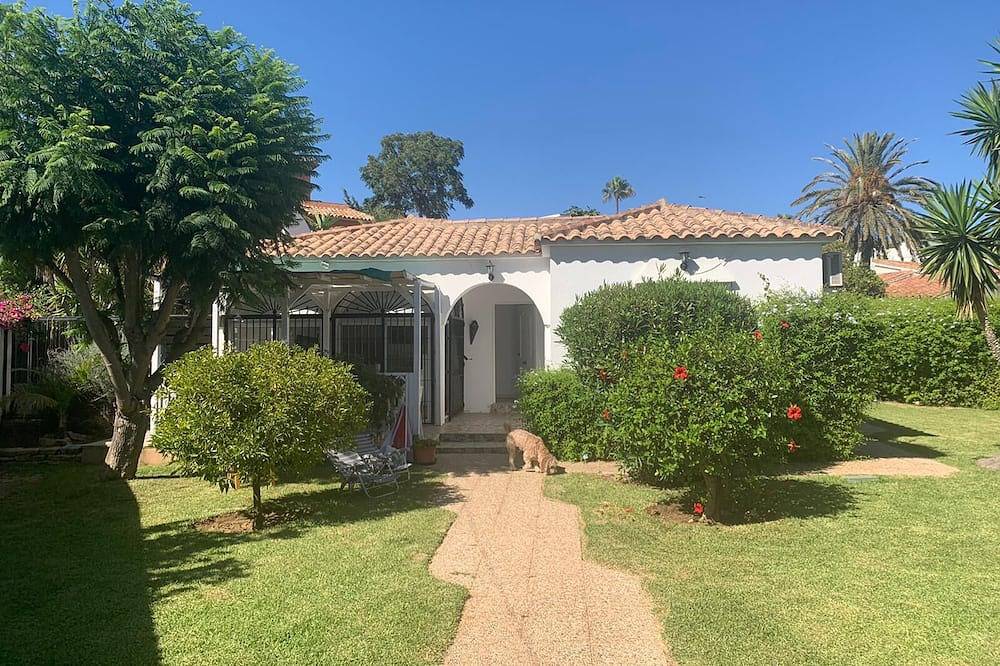 Private, Komfortable Villa mit privatem Pool und Garten - 3 Minuten zu Fuß zum Strand in Marbella Ost, Marbella