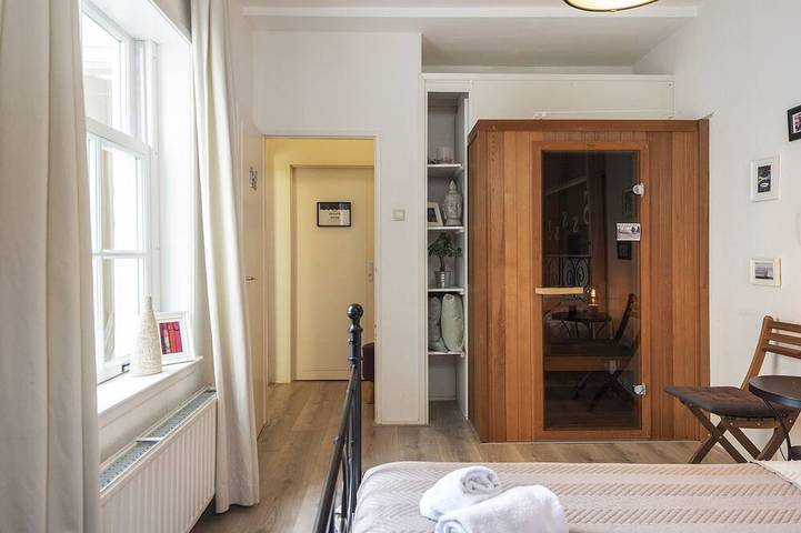 Geheel appartement, Historical Tiny Home met eigen sauna in Zandvoort, Nederlandse Noordzeekust