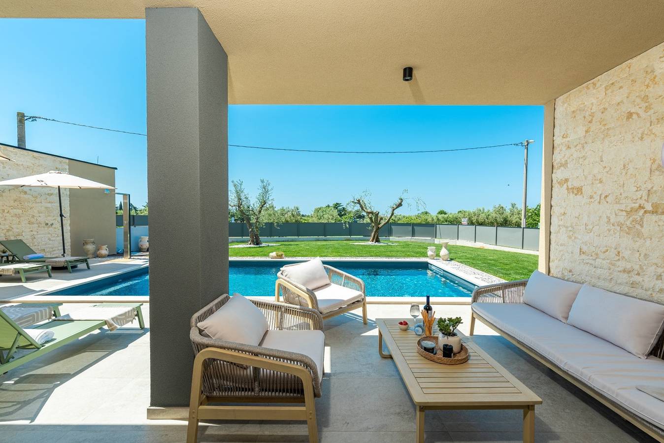 Villa Nona Sonja – Elegant Villa with 3 Bedrooms for 6 Guests, Private Pool and Close to the Sea in Novigrad, Regio Umag