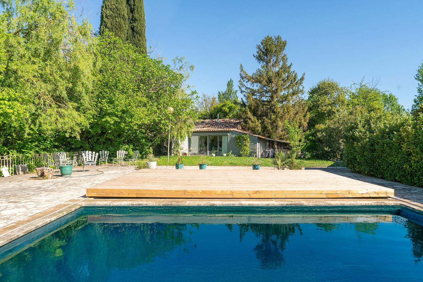 Ferienhaus 'En Bord De Sorgue' mit privatem Pool, privater Terrasse und Wi-Fi in Châteauneuf-de-Gadagne, Vaucluse