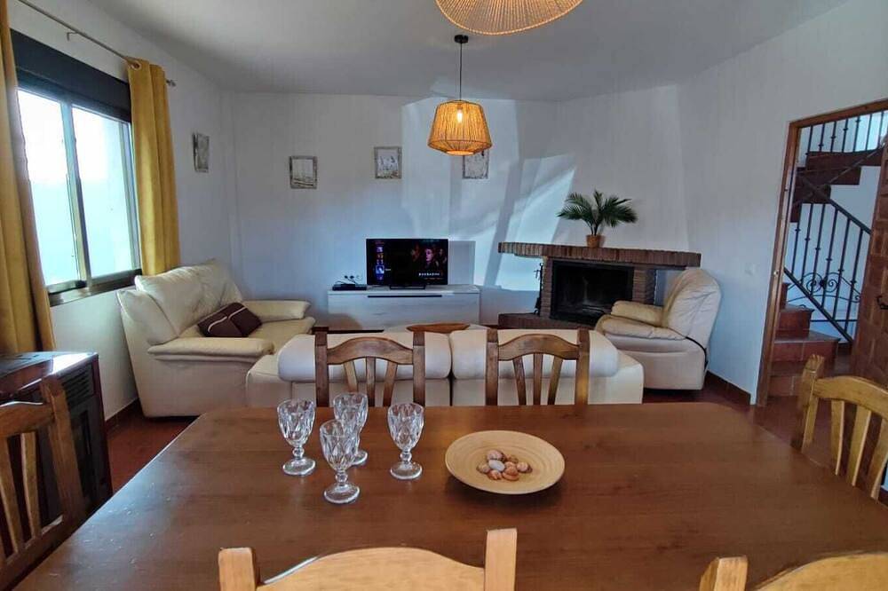 Torcal 1 - Magnificent Villa for 8 People, Heated Pool, A/C, Wifi, Pet friendly! in Comares, Málaga Province