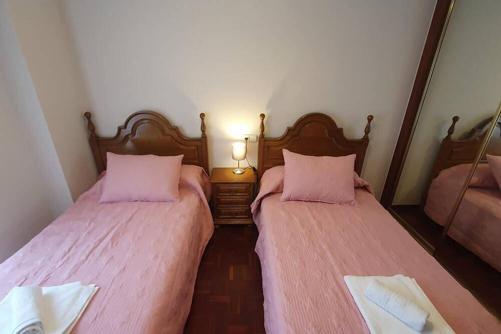 Entire apartment, Two Bedroom Apartment in Avilés, Costa Verde (Spain)