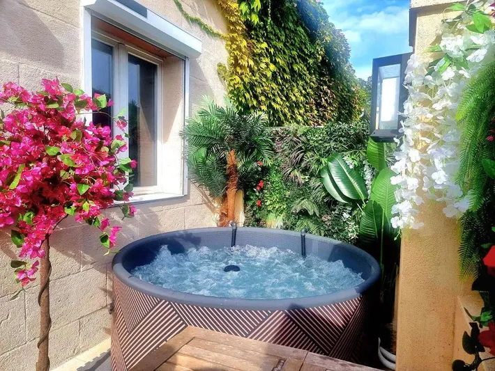 Ferienwohnung für 4 Personen, mit Terrasse und Whirlpool - 1