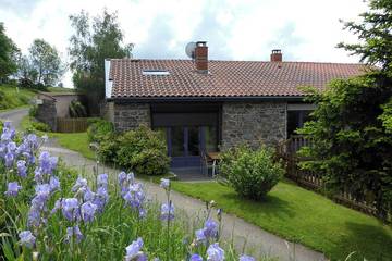 Gîte pour 4 personnes, avec terrasse à Chirassimont