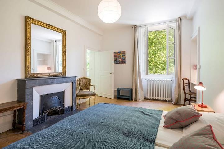 Location de vacances pour 22 personnes, avec jardin à Irigny - 4