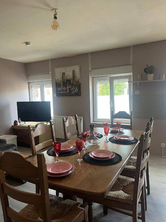 Appartement entier, Appartement calme, emplacement stratégique, proche de toutes commodités, de l'autoroute, valenciennes, lille, Belgique, wifi, Netflix, parking Gratuits, lave linge, sèche linge in Raismes, Région de Valenciennes