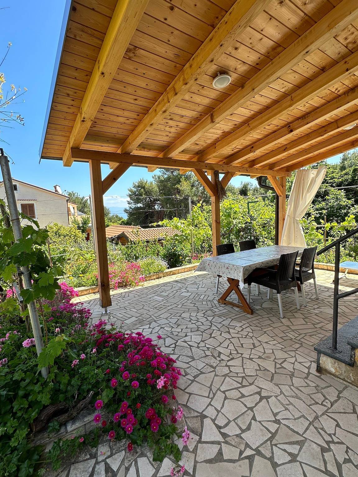 Ganze Wohnung, 2-Zimmer-Ferienwohnung mit Terrasse Mali Losinj, Losinj A-14844-b in Mali Lošinj, Lošinj