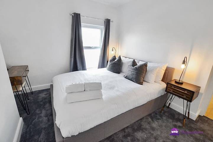 Entire apartment, Thomas 1 bed Apt w/ cathedral views - Stayseekers in Salisbury, Wiltshire