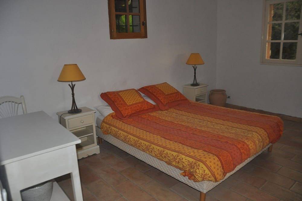 4 habitaciones, 4 baños, ladera provenzal, villa nr, pueblo medieval, piscina climatizada, aire acondicionado in Seillans, Region de Draguignan