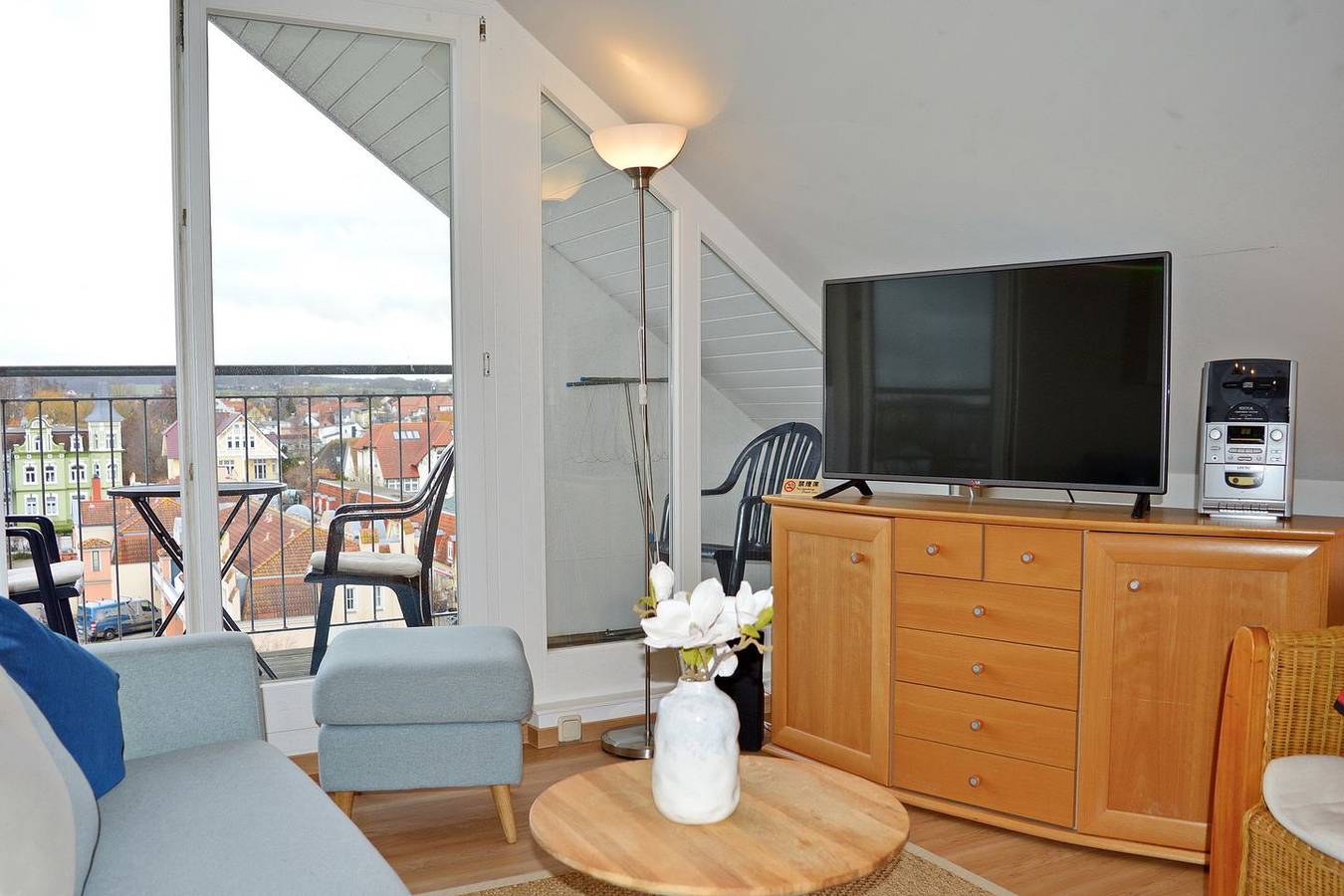 Appartement entier, Tolle Dachgeschoss-Ferienwohnung mit sonniger Süd-Loggia - nur 40 m zum Strand! in Ostseebad Kühlungsborn, Kühlungsborn