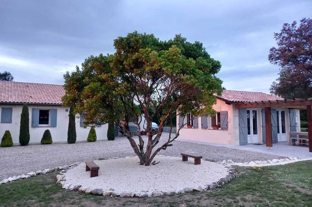 Maison de vacances rurale accueillante pour les familles avec piscine privée et vignoble limitrophe. in Saint-Astier, Région de Marmande