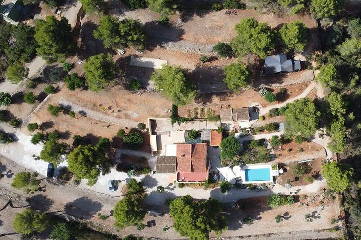 Gîte pour 4 personnes, avec Balcon et Terrasse ainsi que Jardin et Piscine à Llíber