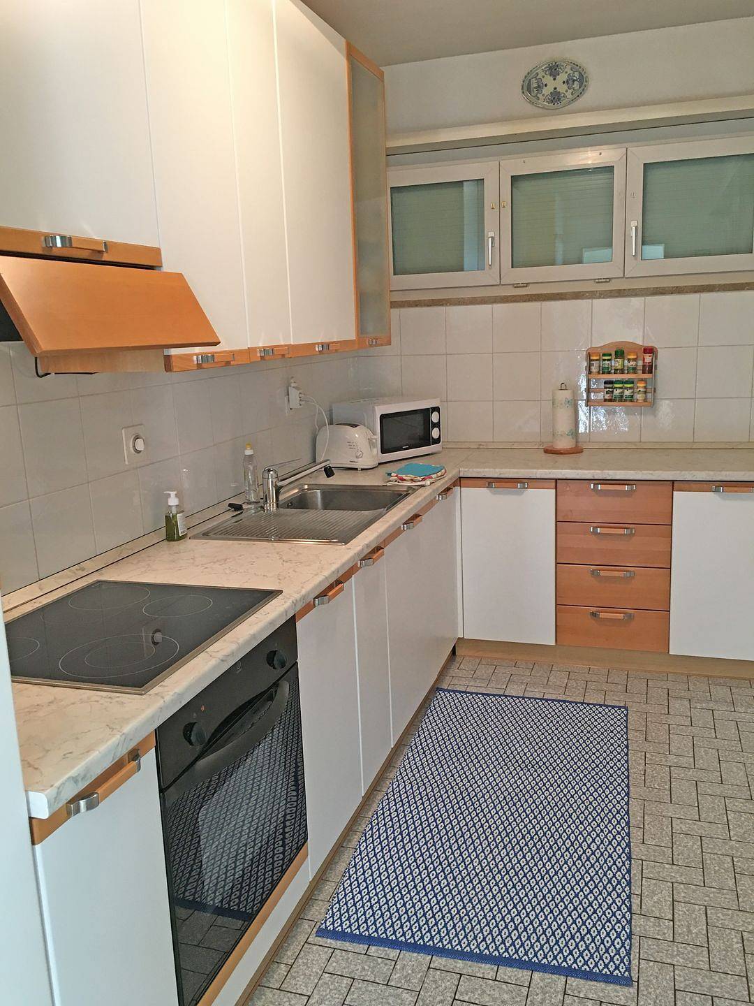 Appartement entier, Wohnung praktisch an Seepromenade an zentraler und sonniger Lage in Locarno, Alpes tessinoises