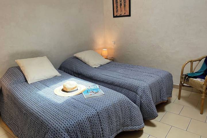 Apartamento entero, Charming duplex apartment \"Les pieds dans l'eau\" N°7, 70 m from the beach. in San Ciprianu, Lecci