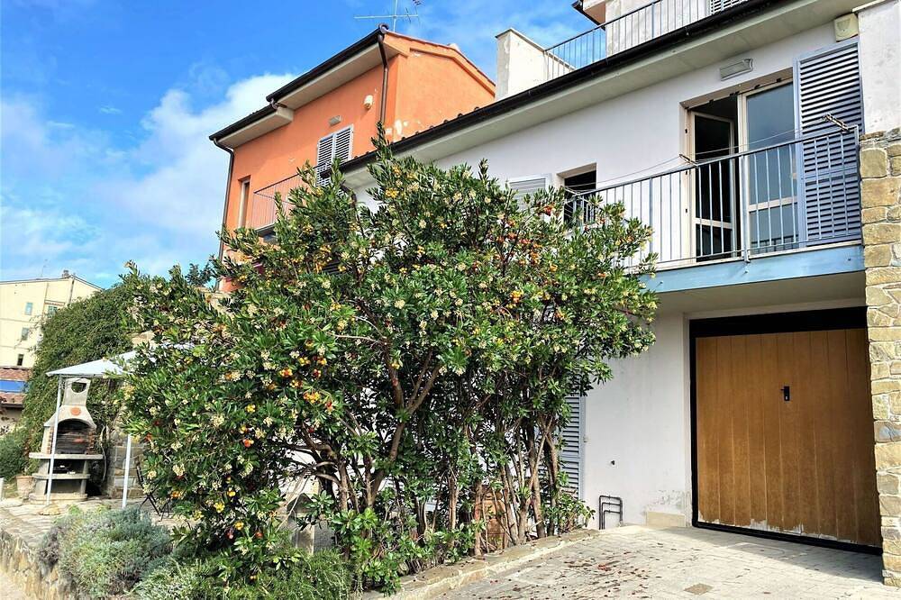 Beautiful private villa with Wifi, A/C, Tv, terrace, pets allowed, panoramic view and parking in Castellina in Chianti, Chianti