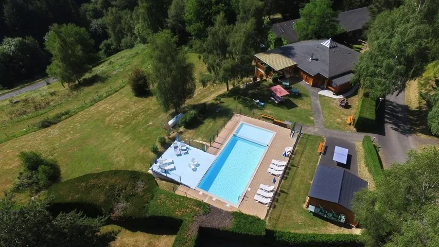 Parc de vacances pour 5 personnes, avec jardin ainsi que piscine et terrasse - 1
