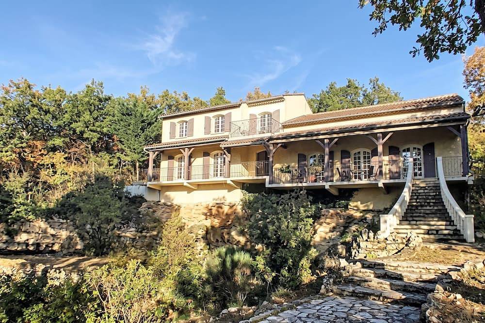 Exclusive Secluded Villa: Truffle Oak Forest, Private Pool & Panoramic Lake View in Lissac-sur-Couze, Brive-la-Gaillarde und Umgebung