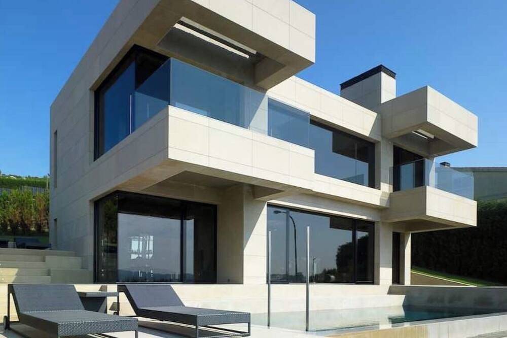 Chalet de Diseño Para Sentirte Acariciado por el Mar, Mera, Galicia in Oleiros (Espanha), Galician Coast