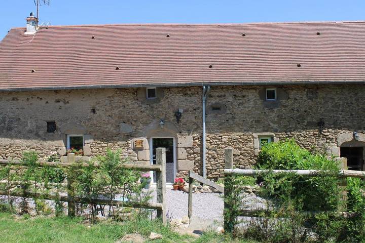 Gîte pour 4 personnes, avec vue et jardin à Pouligny-Notre-Dame