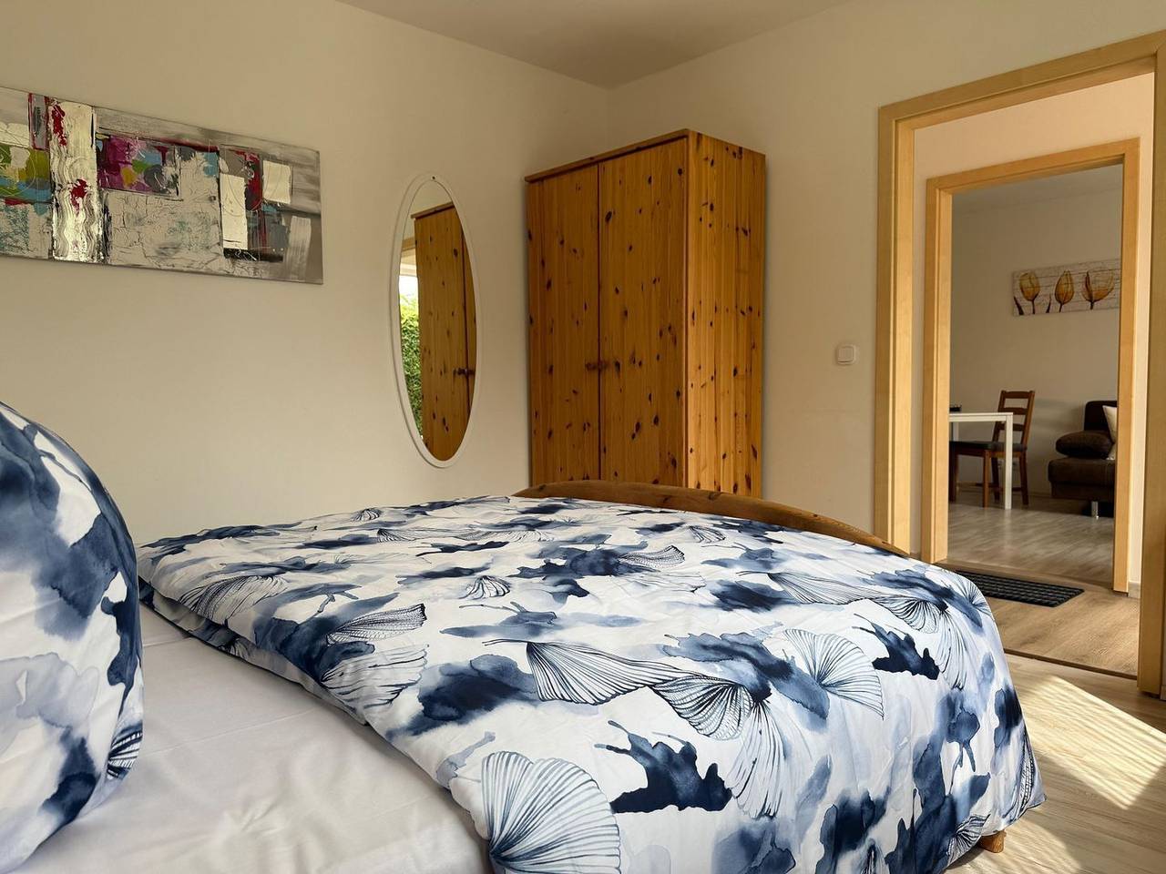 Ganze Wohnung, Komfortable Ferienwohnung in der Pension vorm Darß in Neu Hirschburg, Ribnitz-Damgarten