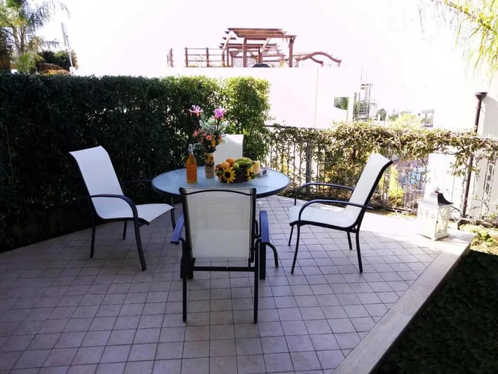 Apartamento de vacaciones para 6 personas, con jardín además de vistas y piscina - 1