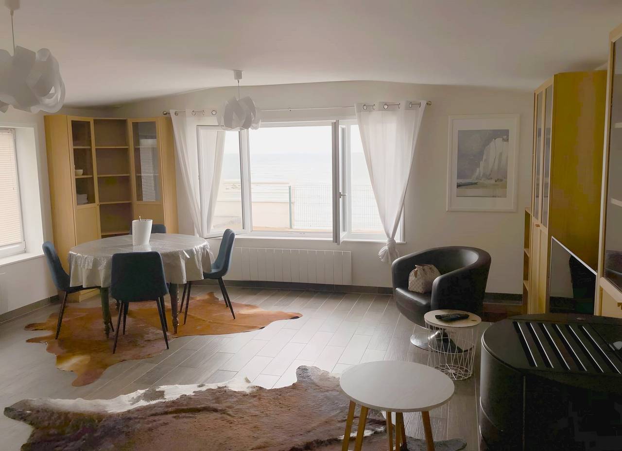 Holiday Home 'Logement Face Mer' with Sea View in Audinghen, Boulogne-sur-Mer region