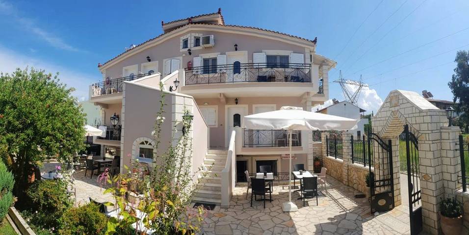 Appart’hôtel pour 2 personnes, avec Balcon et Terrasse ainsi que Jardin et Piscine