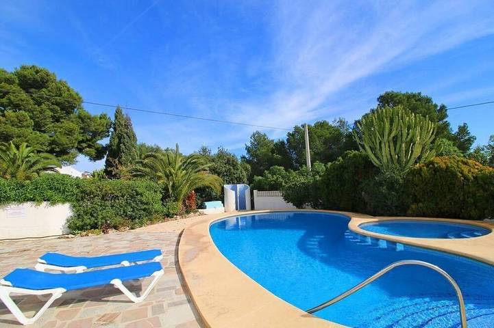Chalet para 4 personas, con piscina además de jardín y terraza en Calpe