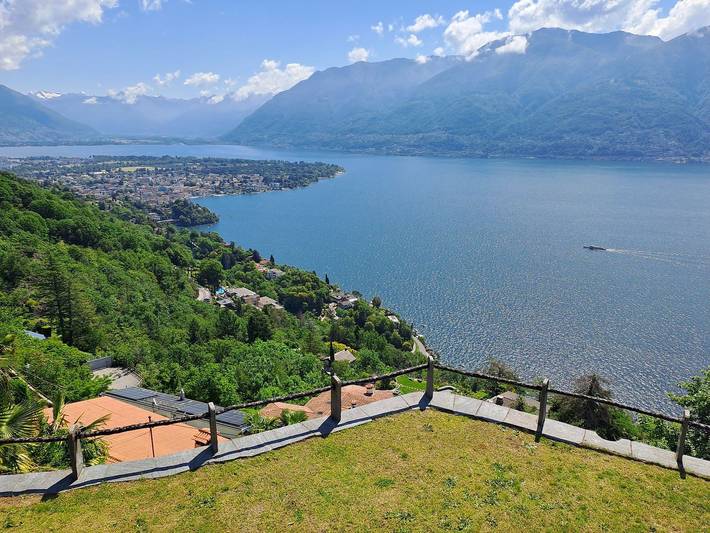 Ferienhaus für 4 Personen, mit Seeblick und Garten sowie Balkon und Ausblick in der Schweiz - 2