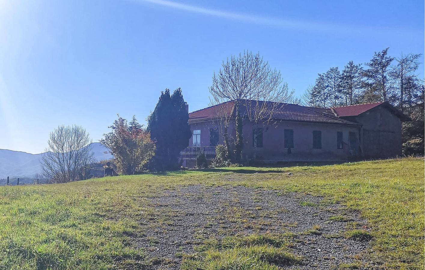 Geräumiges Apartment mit Terrasse, Parkplatz und WLAN in Varese Ligure, La Spezia Provinz