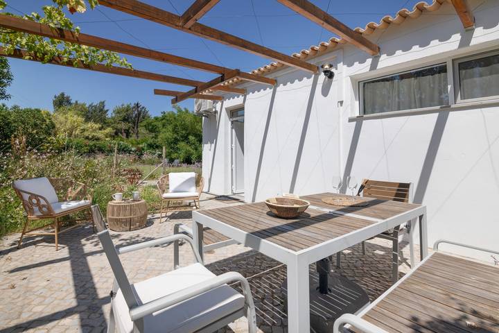 Gîte pour 2 personnes, avec Balcon ainsi que Jardin et Vue sur le lac à Moncarapacho