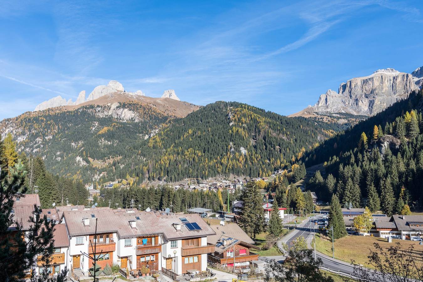 Appartement entier, Appartement "Casa Muffolina" avec vue sur les montagnes, balcon et Wi-Fi in Alba (Canazei), Canazei