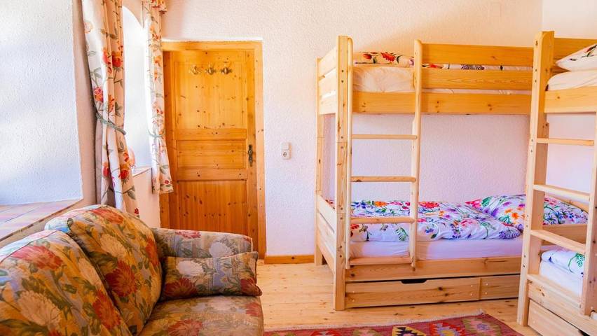 Villa für 24 Personen, mit Ausblick und Sauna sowie Garten in Bayern - 4