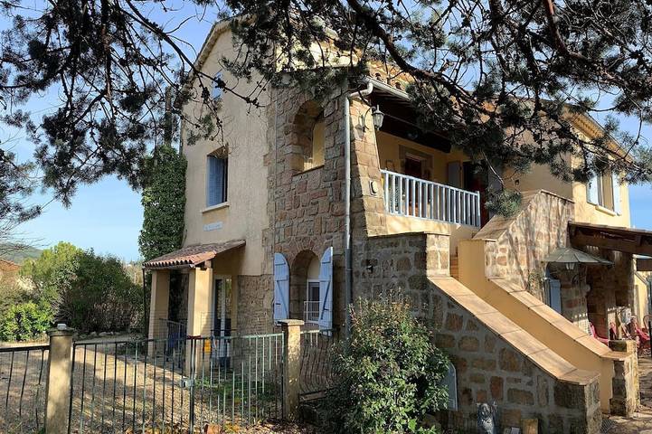 Maison de campagne pour 11 personnes, avec jardin et piscine à Saint-Paul-le-Jeune