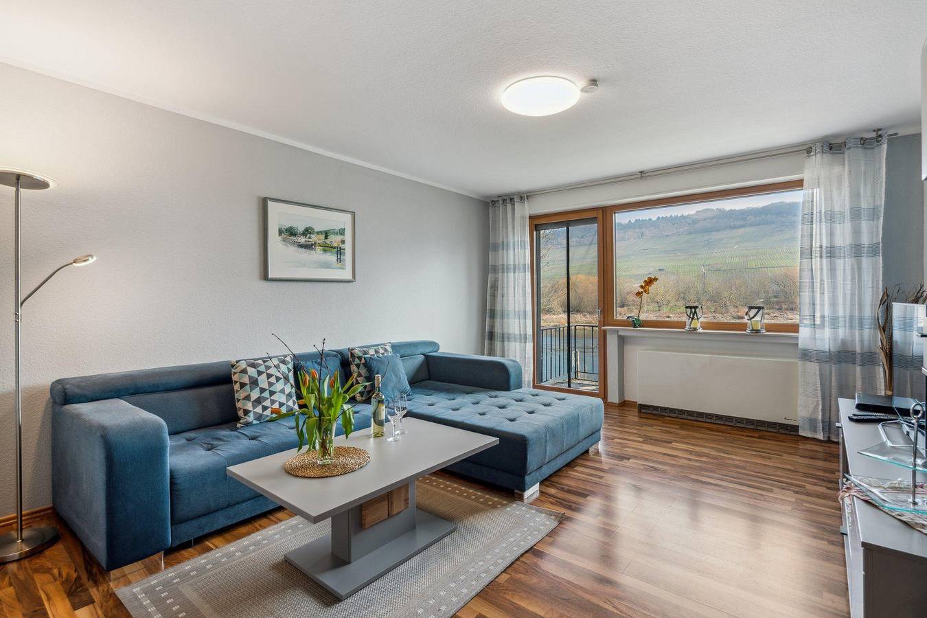 Entire holiday apartment, Holiday apartment with a balcony and a lovely view of the Moselle in Schleich, Moseleifel