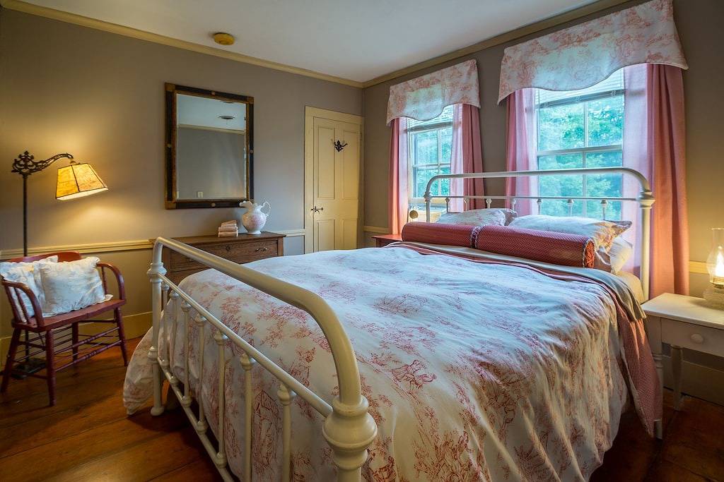 Scenic Weston Inn in der Nähe von Okemo, Magic, Schauspielhäusern, Kinhaven und Mönchen! Kamin, Pool & Klavier! in Weston (VT), Windsor County