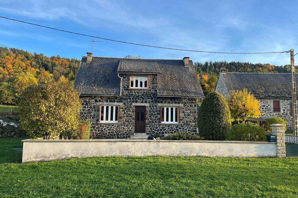 Maison de famille dans un hameau calme, le long de la vallée de l’Alagnon. in La Chapelle-d'Alagnon, Parc naturel régional des Volcans d'Auvergne