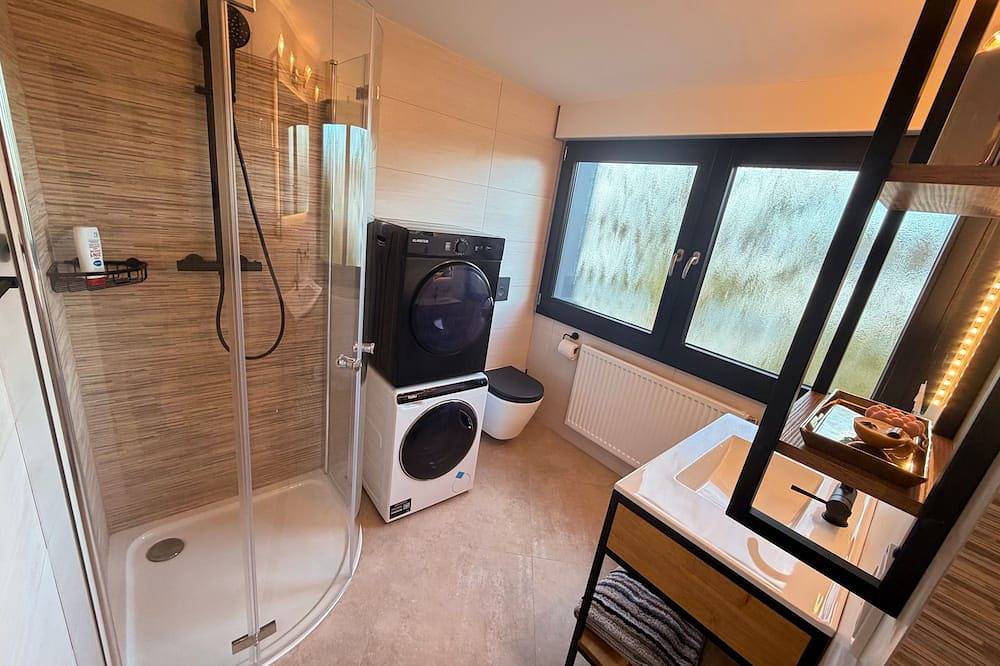 Ganze Wohnung, Vollmöbliertes Apartment in einer Traumvilla in Bergisch Gladbach, Rheinisch-Bergischer Kreis