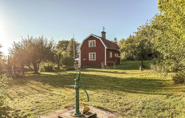 Ferienhaus für 8 Personen, mit Terrasse und Garten in Väddö - 2