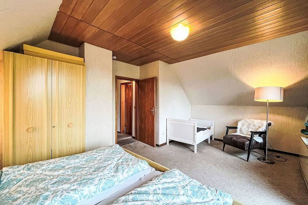 Atemberaubendes alleinstehendes Ferienhaus mit  W-Lan, Tv, Terrasse und Haustiere erlaubt in Oberaula, Knüllgebirge