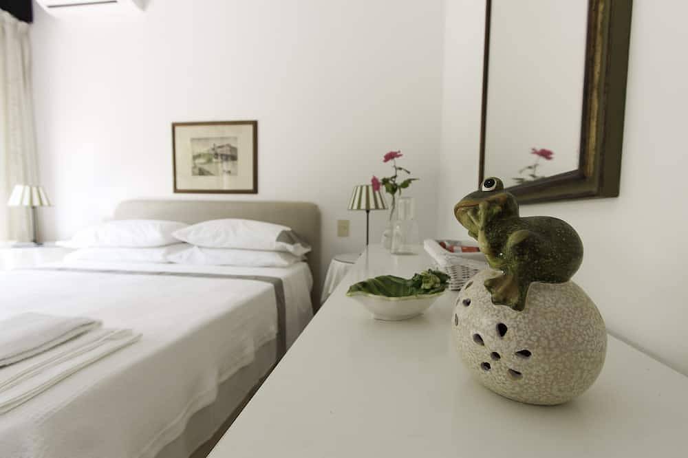 Architektonische / Minimal Villa in Forte dei Marmi, Rom Imperiale in Forte dei Marmi, Italienische Riviera