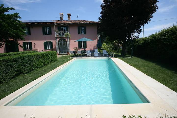 Location de vacances pour 10 personnes, avec Balcon et Jardin à Govone