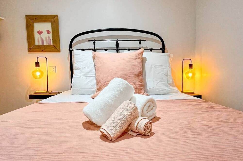 Entire apartment, Escape: Jacuzzi & Sauna in Tassin-la-Demi-Lune, Rhône