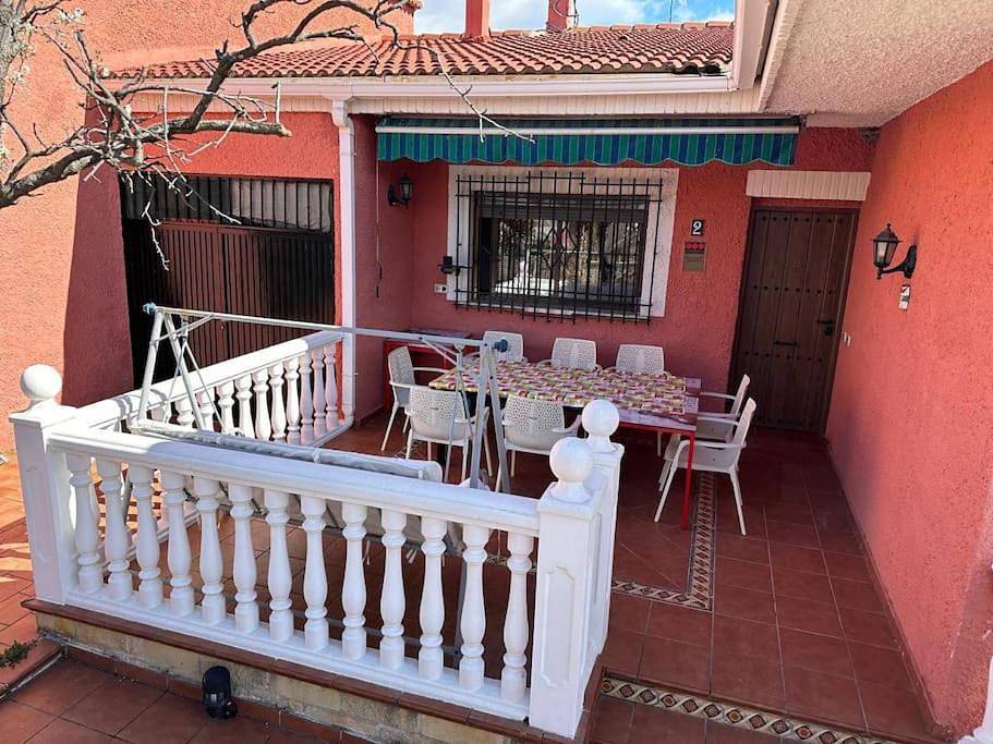Three-Bedroom House in Pelayos de la Presa, Provincia de Madrid