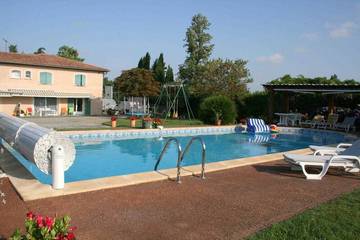 Location de vacances pour 4 personnes, avec jardin et piscine à Aussonne