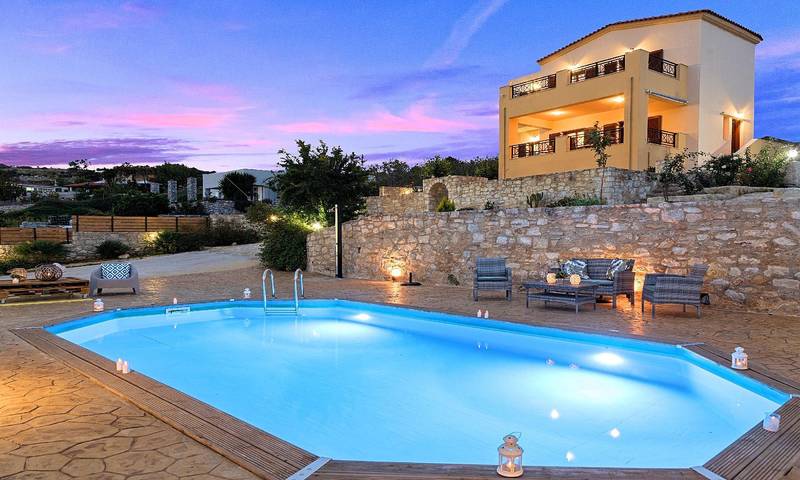 Holiday apartment for 16 people, with garden and balcony in Rethymnon